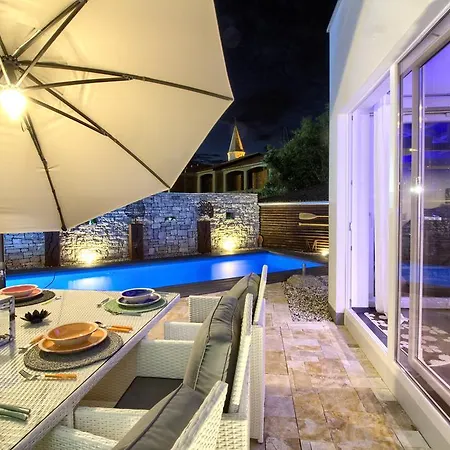 Villa Charming Darte With Private Pool Near Rovinj, Extra Pool Heating Available
