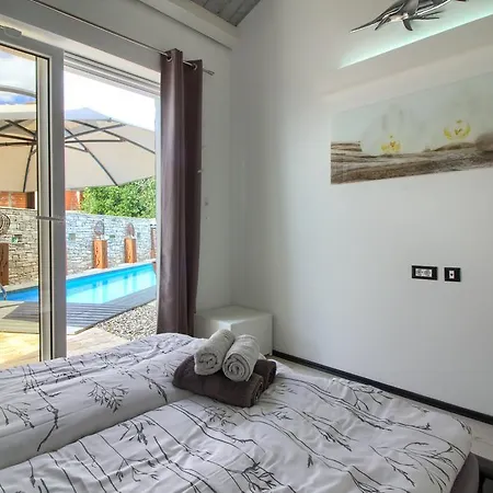 Charming Darte With Private Pool Near Rovinj, Extra Pool Heating Available Villa