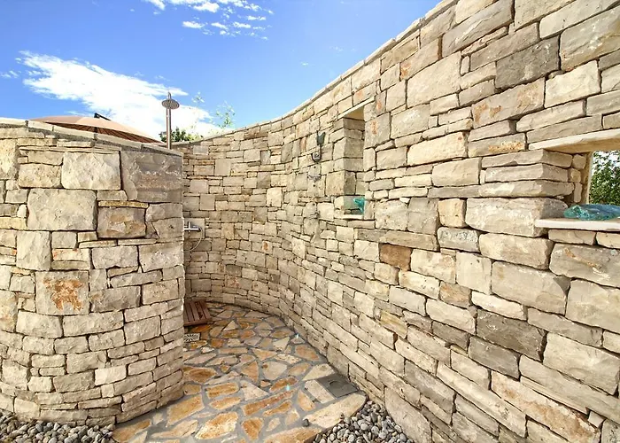 Villa Charming Darte With Private Pool Near Rovinj, Extra Pool Heating Available *